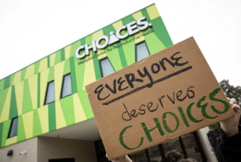 Sign that says "everyone deserves choices" in front of CHOICES Center for Reproductive Health in Memphis, Tennessee